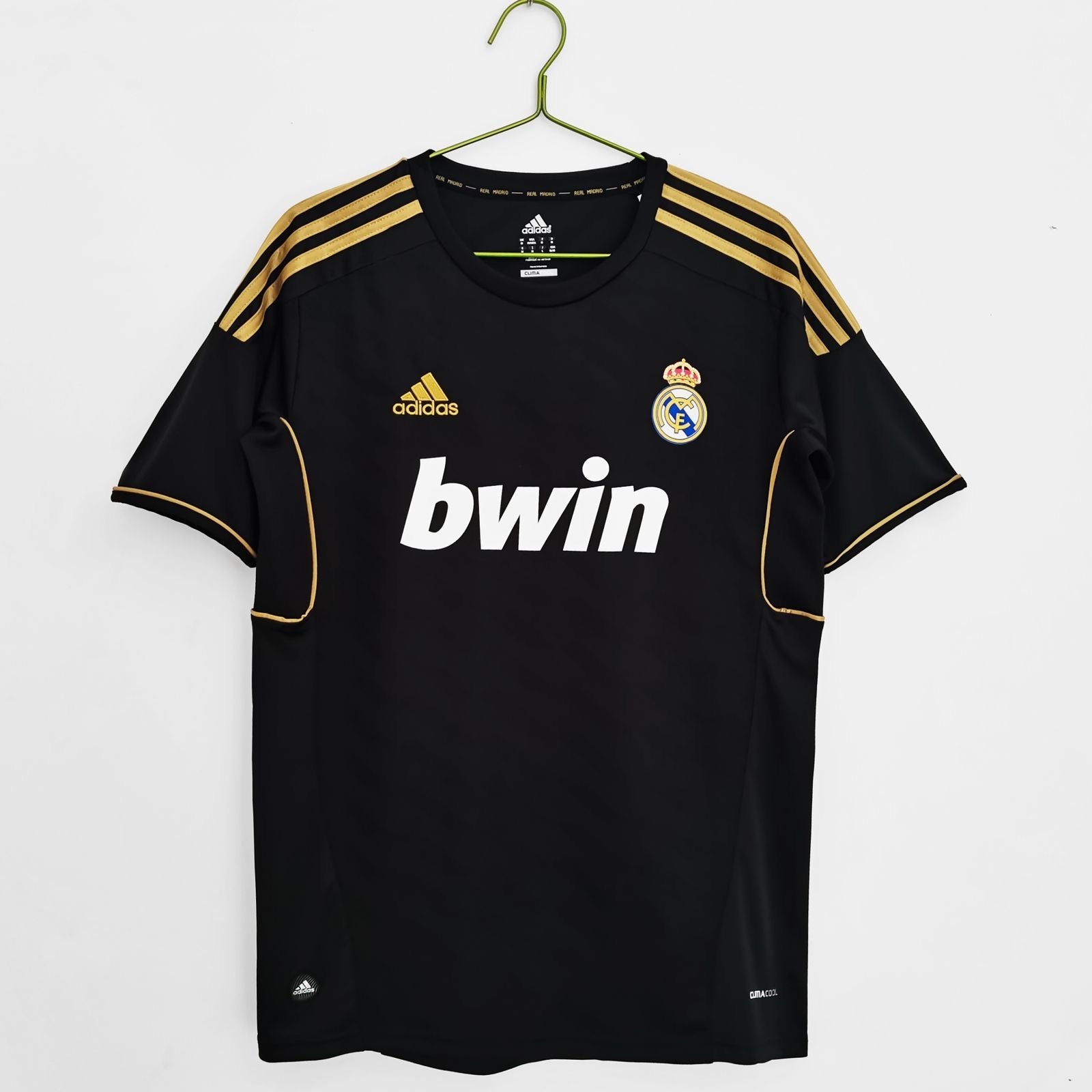 RETRO REAL MADRID AWAY 2011/12 - Main Image