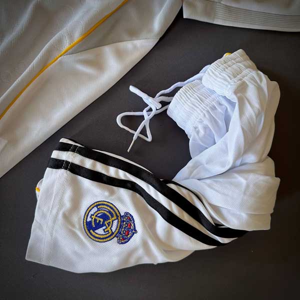 Real Madrid 2025/26 Home Set (With Shorts)
