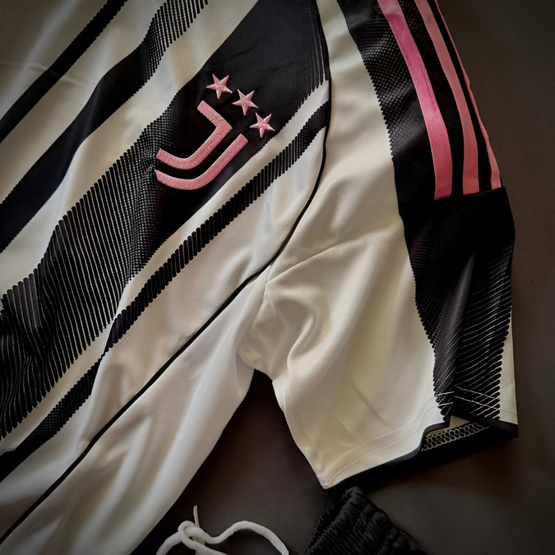 Juventus 2025/26 Home Set (With Shorts)