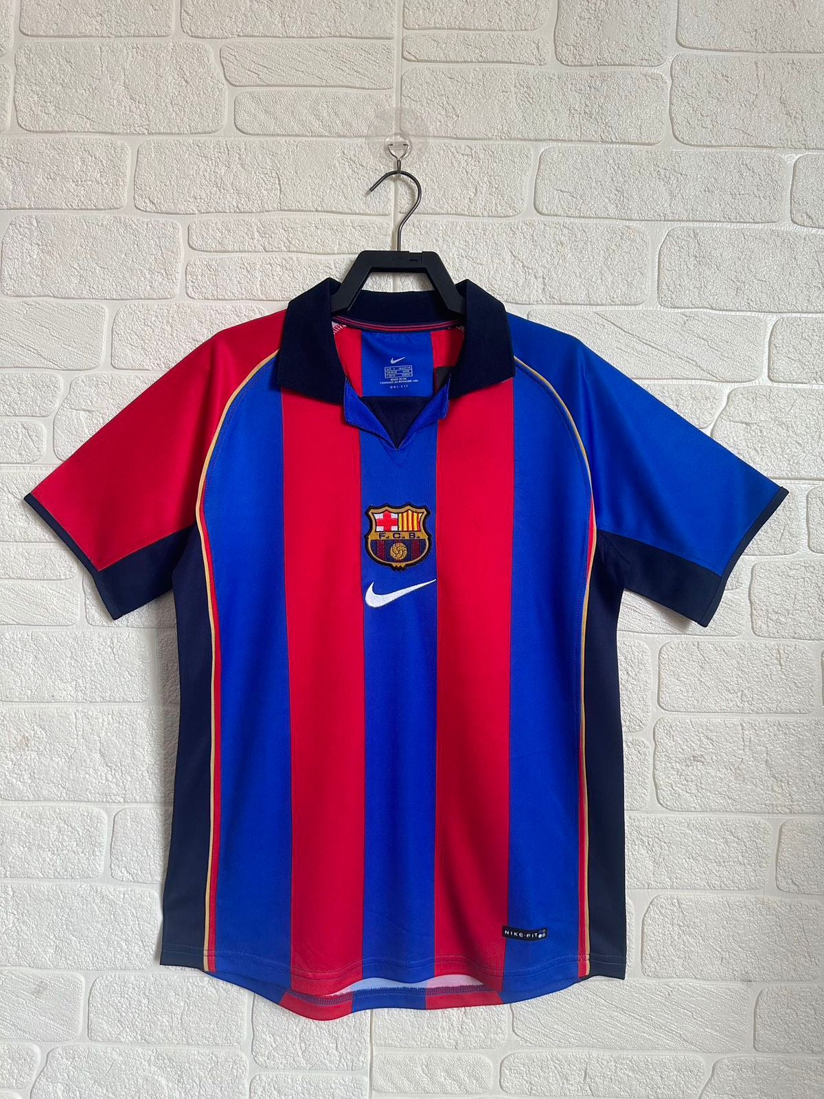 RETRO HALF SLEEVES FC BARCELONA HOME 2001/02 Football Jerseys India Online