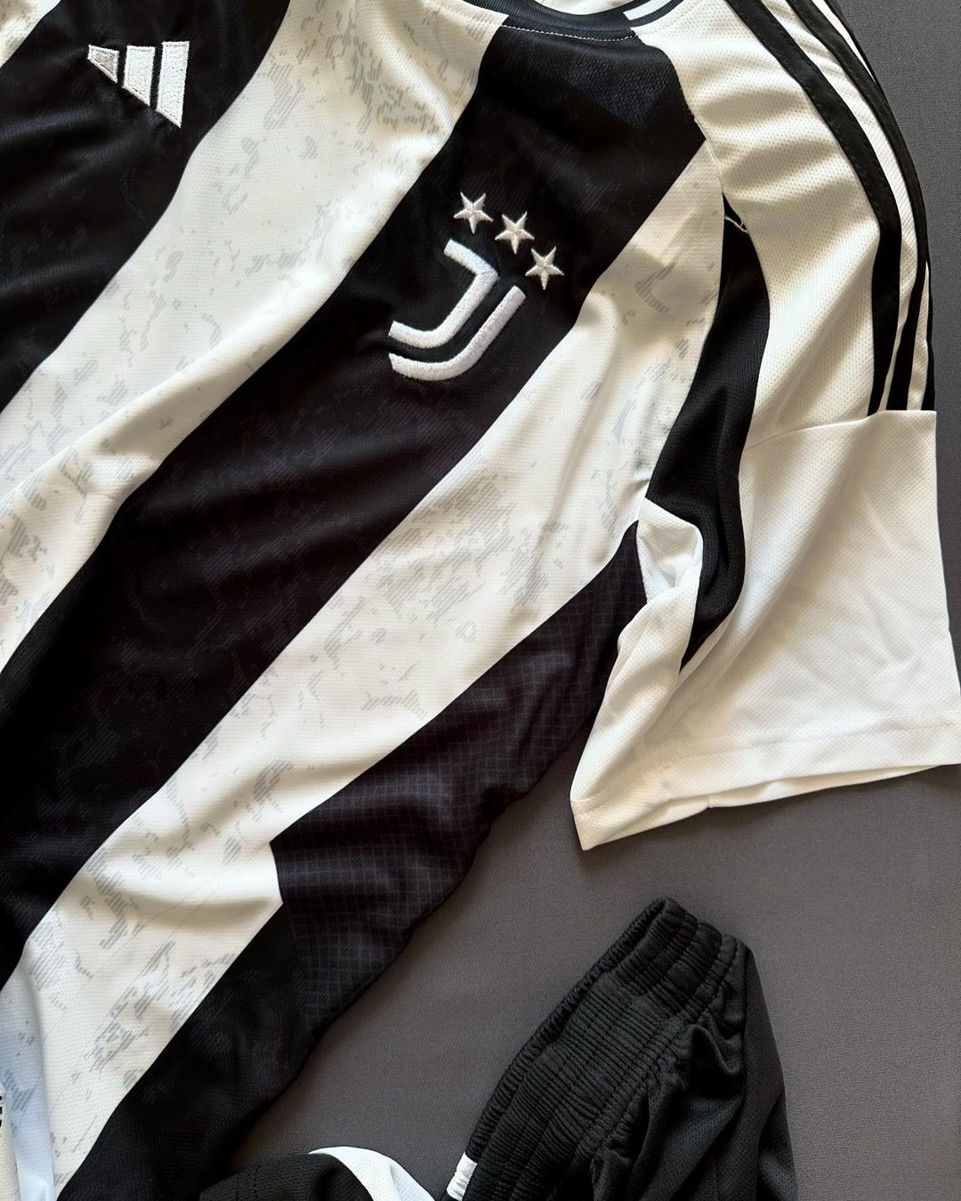 Juventus 2024 Home Set (With Shorts) Jerseys Jersey Football Jerseys India Online