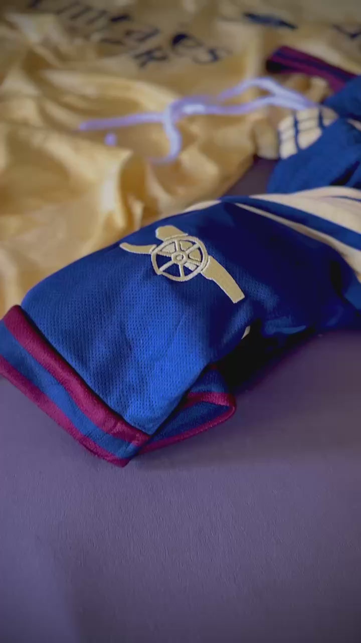 Load video: Gunners 2026/27 Third Set (With Shorts)