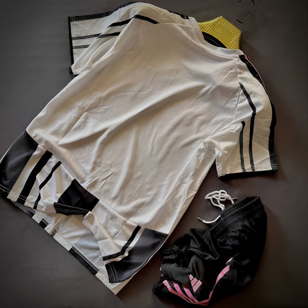 Juventus 2025/26 Home Set (With Shorts)
