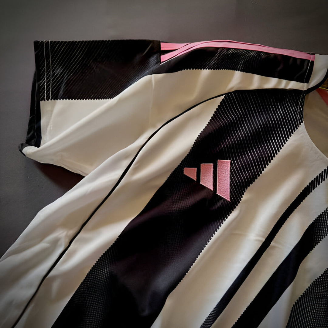 Juventus 2025/26 Home Set (With Shorts)