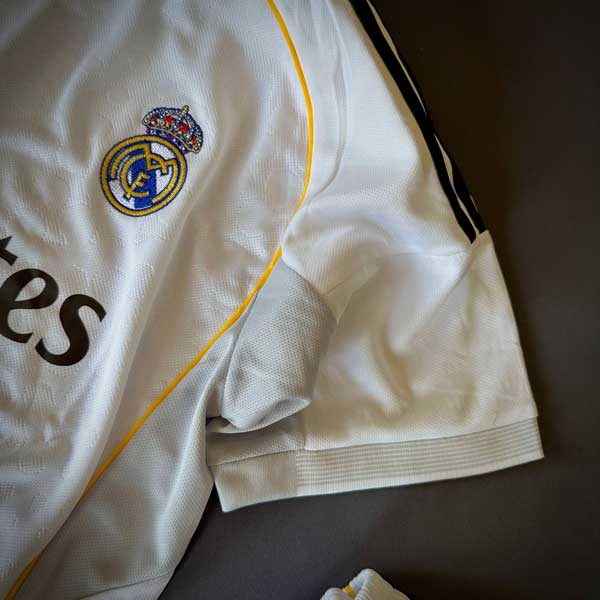 Real Madrid 2025/26 Home Set (With Shorts)
