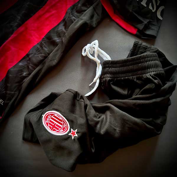 AC Milan 2025/26 Home Set (With Shorts)