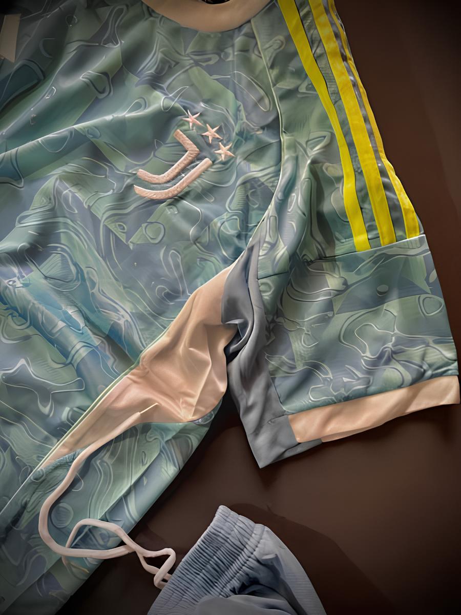 Juventus 2025/26 Away Set (With Shorts)